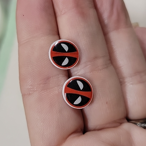 🔥LAST PAIR🔥 Deadpool Stud Earrings, unisex - Picture 5 of 5
